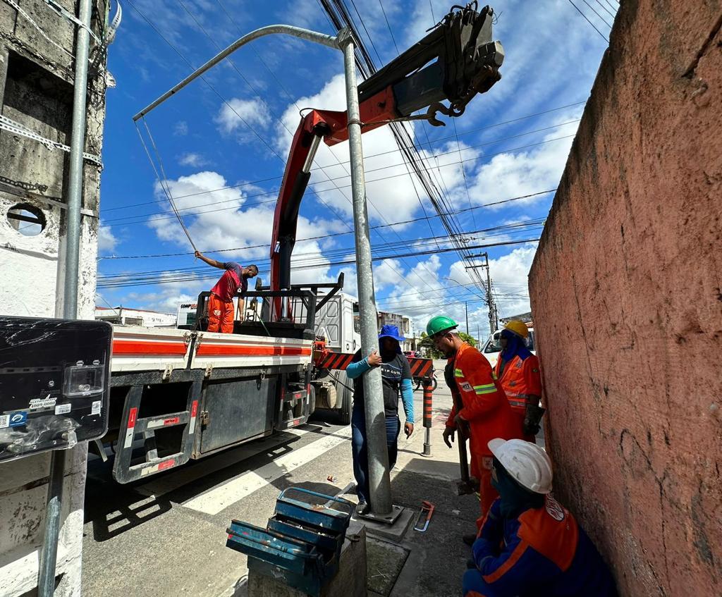 SMTT inicia instalação de novo cruzamento semafórico na rua Belém - SMTT Aracaju